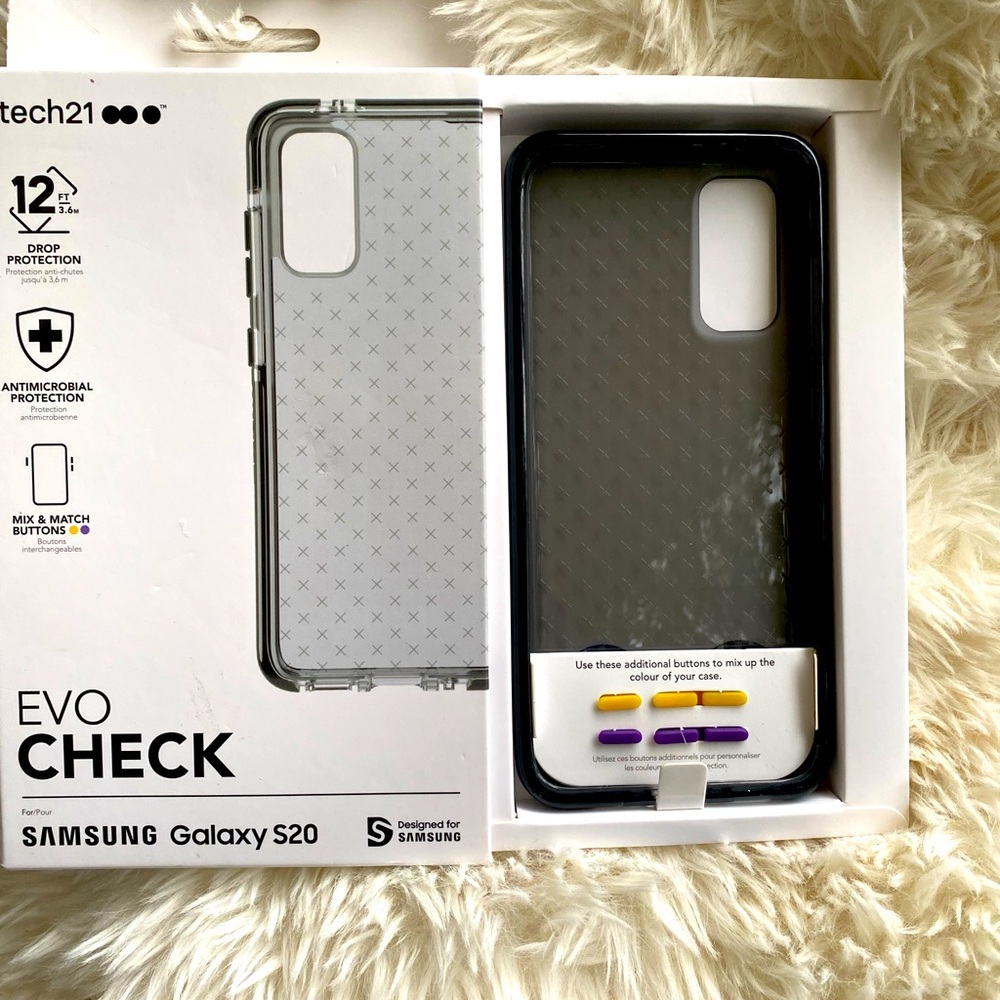Galaxy S 20 phone case with extra side buttons